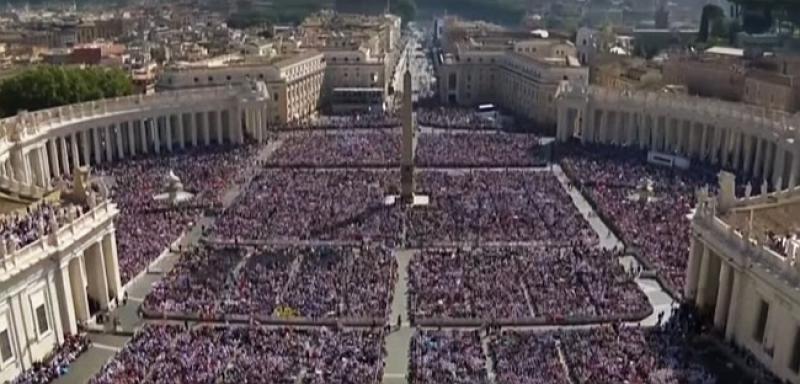 (VIDEO) Papa Franjo proglasio Majku Terezu sveticom pred 100.000 ljudi na Trgu sv. Petra