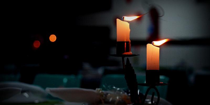 Pozvao Mujo Fatu da dođe kod njega na večeru uz svijeće...