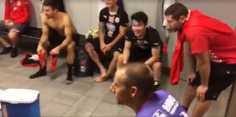 (VIDEO) KAD HRVATI SLAVE POBJEDU Naizgled je tiho i mirno, a onda netko počne pjevušiti. Slijedi - eksplozija!