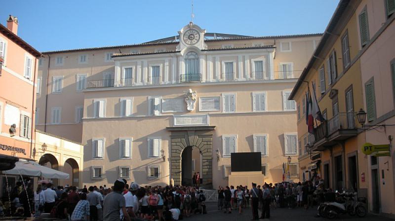 PREPUŠTA JE TURISTIMA Papa ne želi uživati u raskoši palače Castel Gandolfo