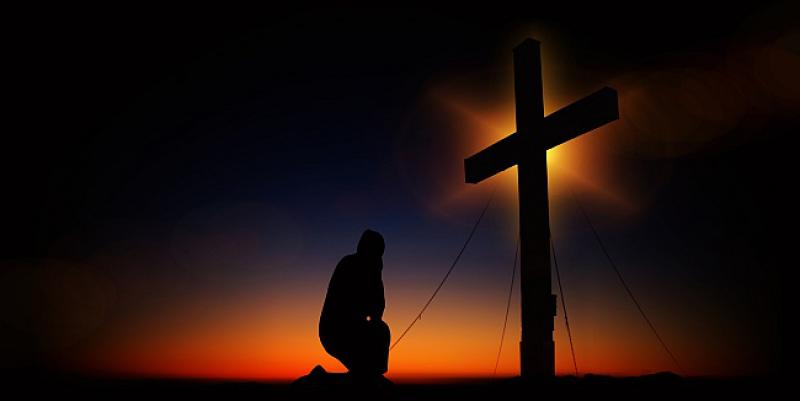 KAKO MOLITI? Znate li koji je ispravan stav za moljenje? Evo što kaže Papa Franjo