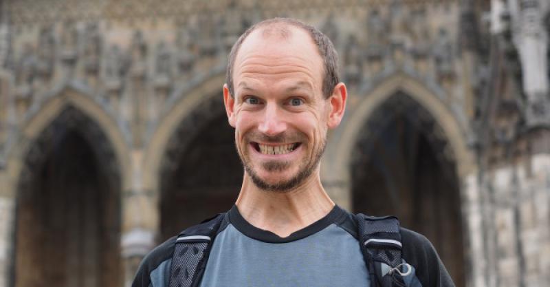 Zaposlio se Mujo kao prodavač u trgovini ženskom odjećom...