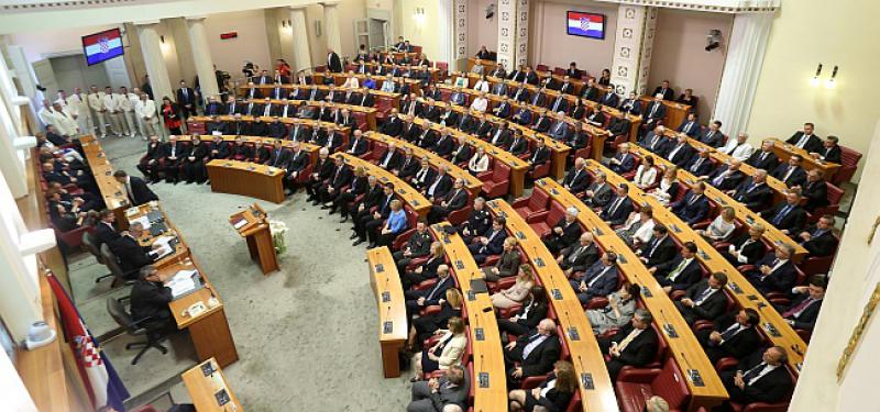 POVLASTICE 60 zastupnika će dobivati 1000 kuna za odvojeni život, a za 68 će država financirati stanove