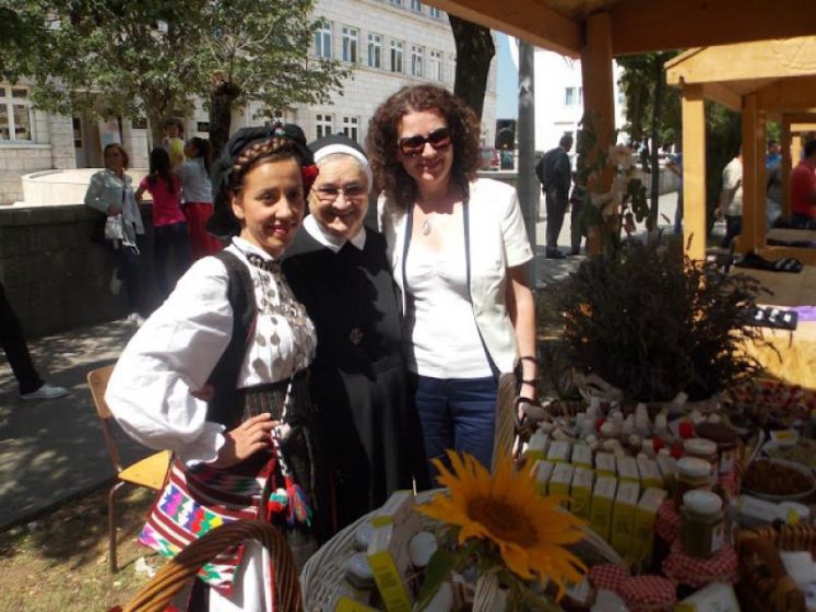 LIJEČI MNOGE BOLESTI Časna sestra kraj Posušja prirodnim lijekovima već 30 godina ozdravljuje bolesne