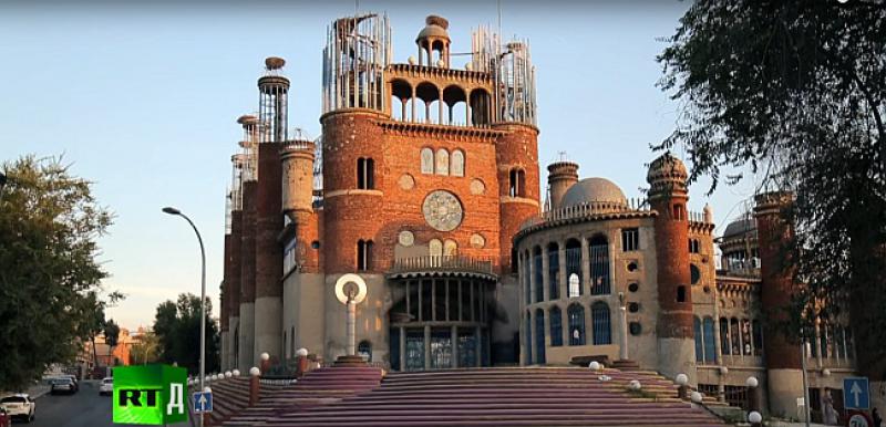 (VIDEO) Bivši svećenik 55 godina vlastitim rukama gradi katedralu: ‘Pokreće me nešto iznutra, nemam arhitektonski plan’