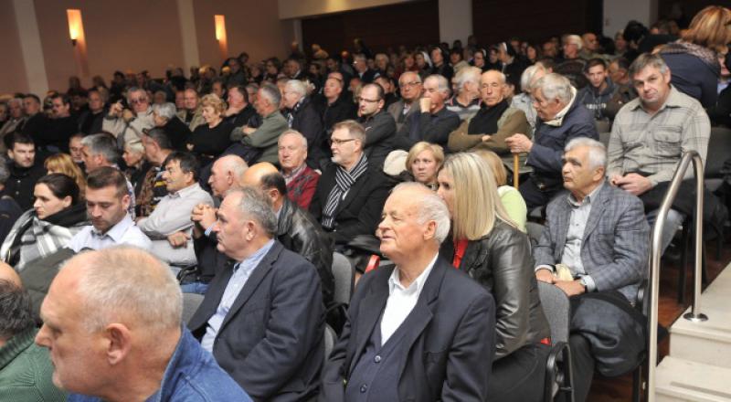 TJEDAN SJEĆANJA NA VUKOVAR I ŠKABRNJU 'Ljudski je oprostiti, ali s druge strane nitko ne pokazuje pokajanje'