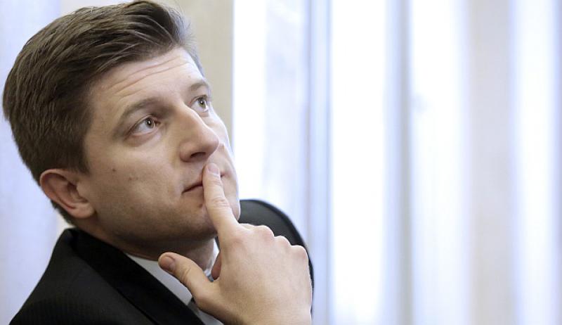 RASTU PLAĆE POLITIČARIMA Evo za koliko su si povećali primanja