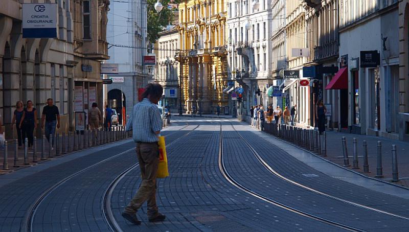 TREBA NAM NOVI ZAKON O BORAVIŠTU Hoće li ministar Orepić i dalje slati policajce da brišu one koje ne zateknu u stanu ili kući?