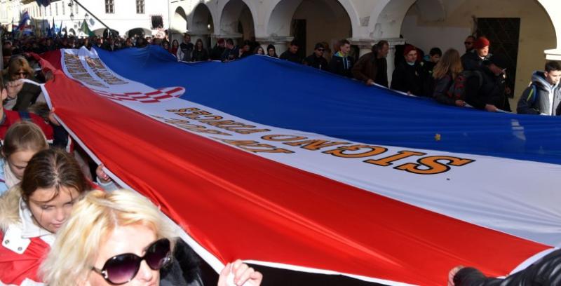 (FOTO) 100.000 LJUDI U VUKOVARU Odana počast žrtvi Grada heroja