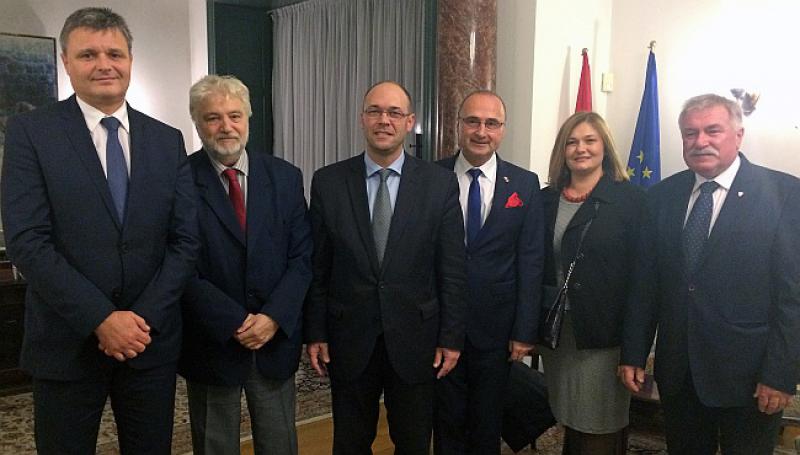 MINISTAR STIER U MAĐARSKOJ Susreo se s predstavnicima hrvatske manjine