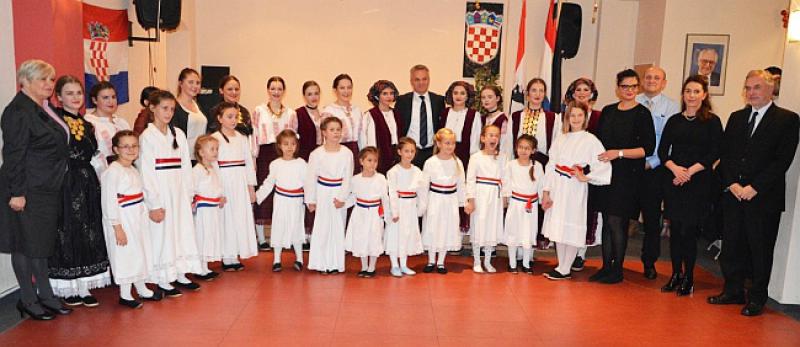 LIJEPA PORUKA MILASA ISELJENICIMA 'Ne trebamo vas zato da nam donosite novce nego zato jer smo jedan narod'