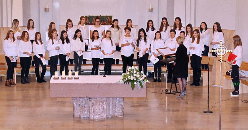 FOTOGALERIJA Djevojački zbor 'Mirjam' iz St. Gallena oduševio vjernike Stuttgarta