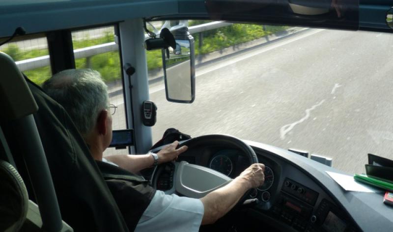 Ulazi Bračanin u autobus i pita vozača...