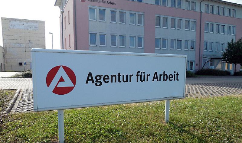 NERADNICI I PREVARANTI Bio sam pet minuta na njemačkom birou i slušao naše ljude kako smišljaju izgovore da odbiju posao