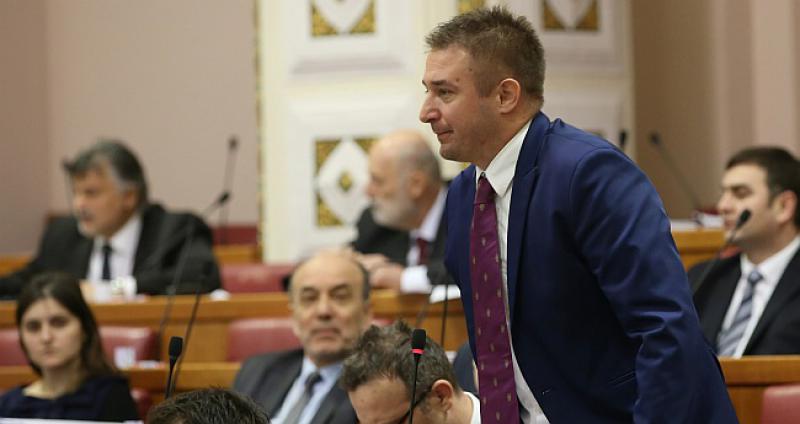 (VIDEO) VRDOLJAK 'POLUDIO' Nakon što je mostovac pročitao listu navodnih uhljeba, vikao o Goebbelsu, Srbima...