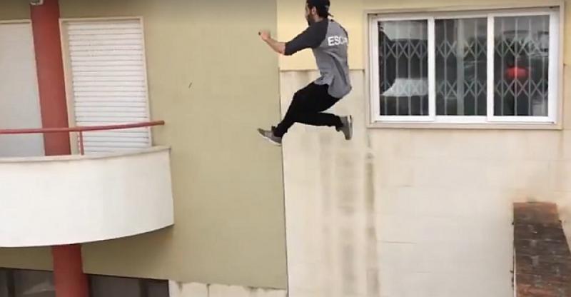 (VIDEO) KRALJ URBANE DŽUNGLE Pogledajte kako ovaj majstor izvodi nevjerojatne vratolomije usred grada