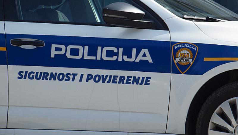 ILEGALCI Hrvatska policija zaustavila vozilo s pedesetak stranaca