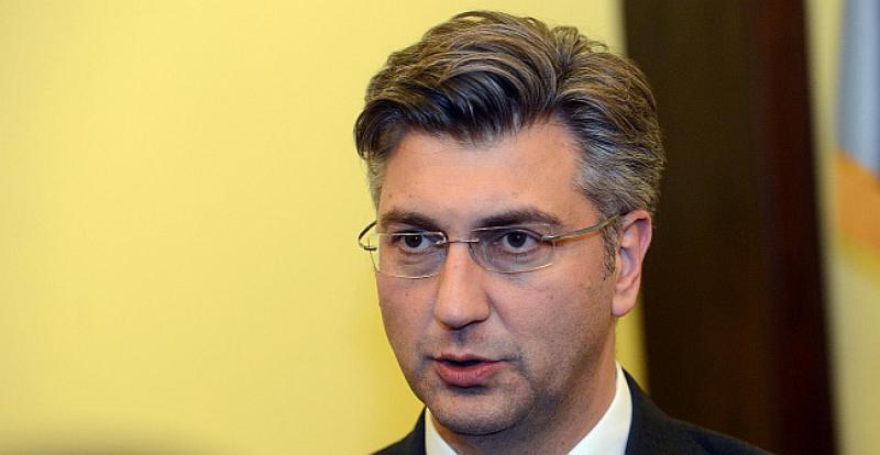 PLENKOVIĆ SE ISPRIČAO ZBOG 'ZA DOM SPREMNI', ALI 'To je ploča postavljena hrvatskim braniteljima'