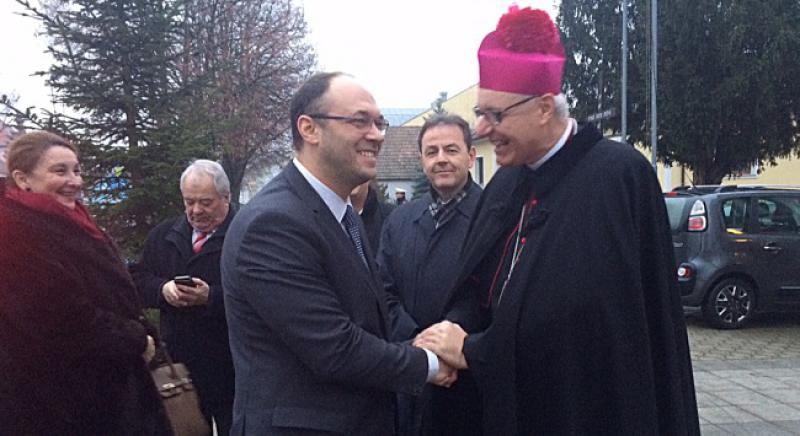 VELIKA BOŽIĆNA PROSLAVA GRADIŠĆANSKIH HRVATA Došao i ministar Stier: 'Možete biti ponosni na sve što ste postigli'