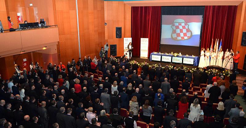 VIŠEMILIJUNSKA POMOĆ Hrvatska financijski potiče povratak i život Hrvata u BiH