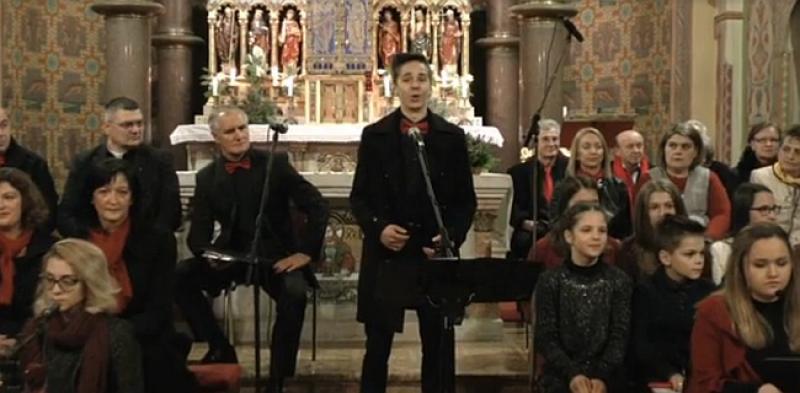 (VIDEO) KAO ANĐELI Naježit ćete se kad poslušate Hrvate u Innsbrucku kako pjevaju božićne pjesme