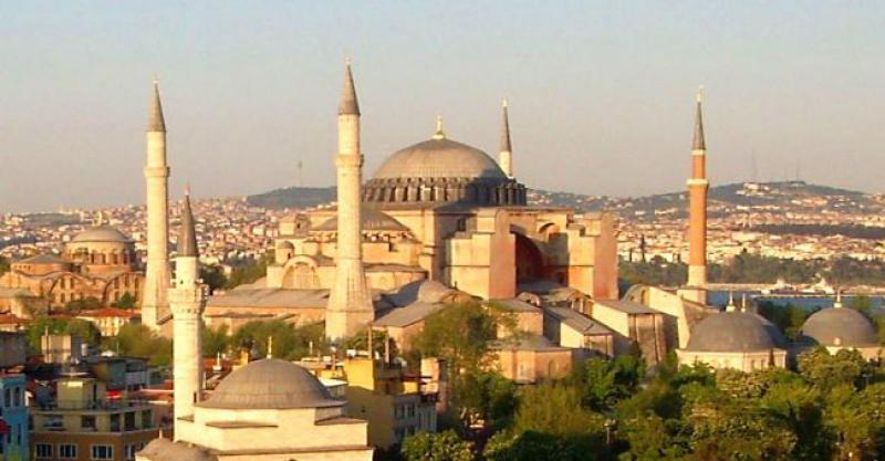 TERORISTIČKI NAPAD U ISTANBULU Najmanje 39 ubijenih, među identificiranima 16 stranaca