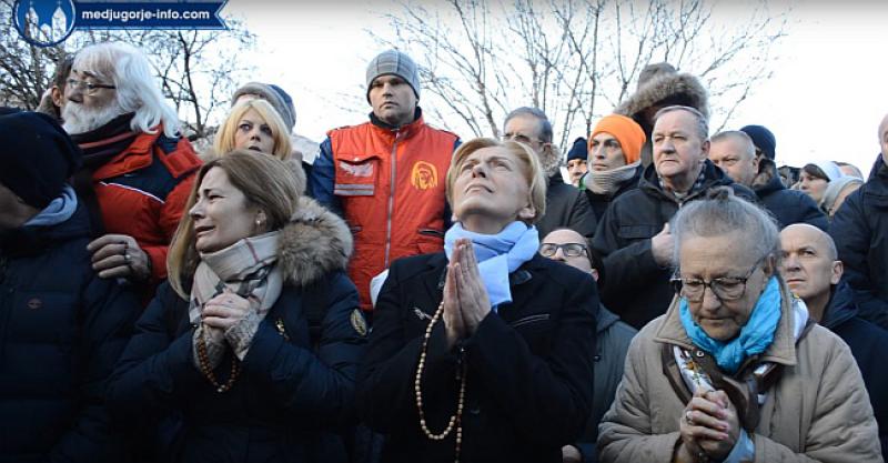 (VIDEO) Dok je vidjelica Mirjana molila s okupljenima, začuli se jezivi krici