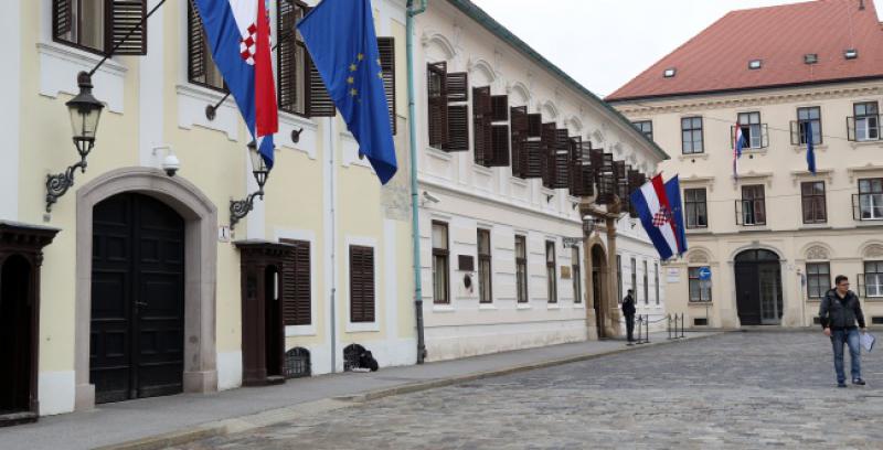 387 TISUĆA KUNA Potrošeno je na promjenu naziva ministarstava