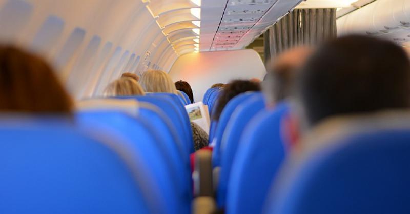 Putovao Mujo zrakoplovom. Dobio mjesto kraj neke fine gospođe...