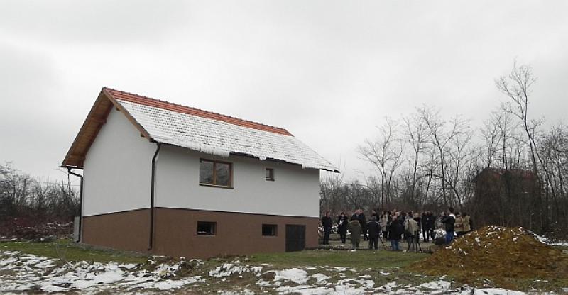 URUČENI KLJUČEVI KUĆA 22 hrvatske obitelji iz Dervente dobile natrag što je njihovo