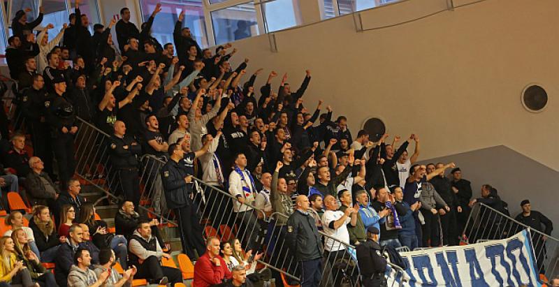(VIDEO) INCIDENT U ŠIBENIKU Utakmica prekinuta zbog ksenofobnog skandiranja, uhićeno više navijača
