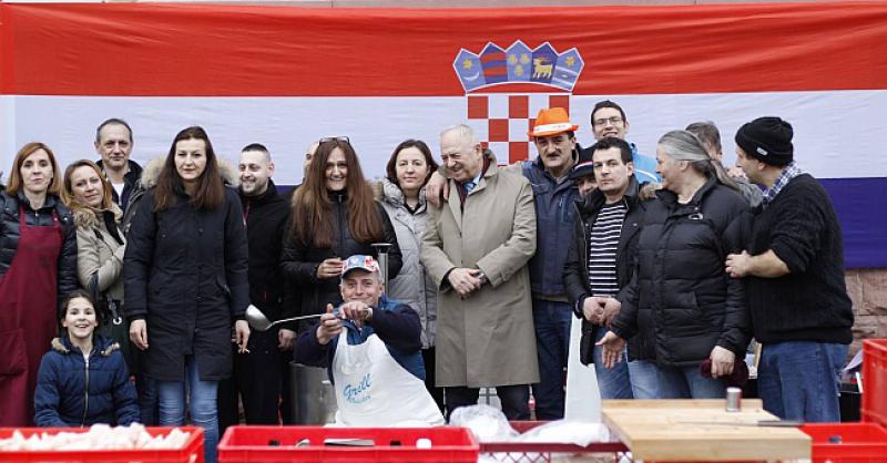 FOTOGALERIJA Hrvati oduševili Nijemce svojim čvarcima, pogledajte kako je bilo na jedinstvenom natjecanju 'Čvarak Njemačke 2017'