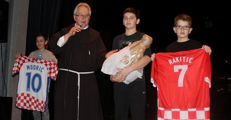 (FOTOGALERIJA) 7000 EURA ZA SIROMAŠNE VUKOVARCE Hrvati Kelkheima opet pokazali veliko srce