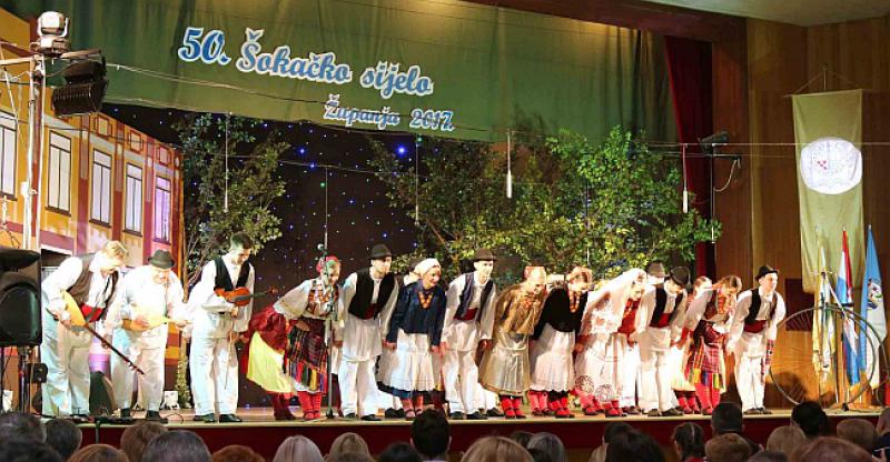 FOTOGALERIJA Pogledajte kako je FD 'Ruža' Filderstadt oduševila Slavonce na 'Šokačkom sijelu'