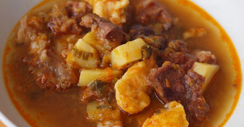 OVAJ RECEPT JE PRAVA BOMBA Varivo od junetine i krumpira kojem nema ravnog, a svatko ga može napraviti