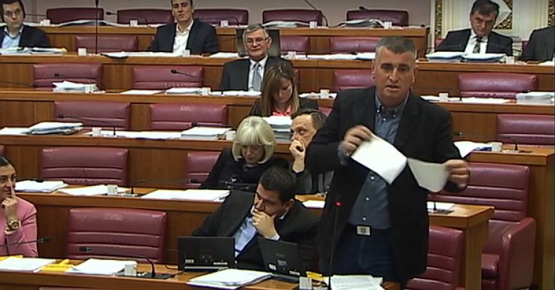'TODORIĆ I TEDESCHI DRŽE HRVATSKU ZA GUŠU' Mostov zastupnik: 'Pravna nesigurnost je ogromna, zatvaraju se bake koje prodaju svoj luk'