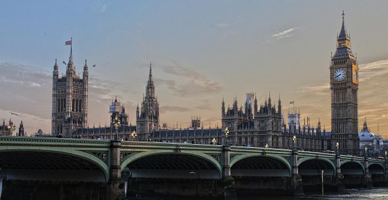 TERORISTIČKI NAPAD U LONDONU Najmanje jedna osoba ubijena, policajac izboden