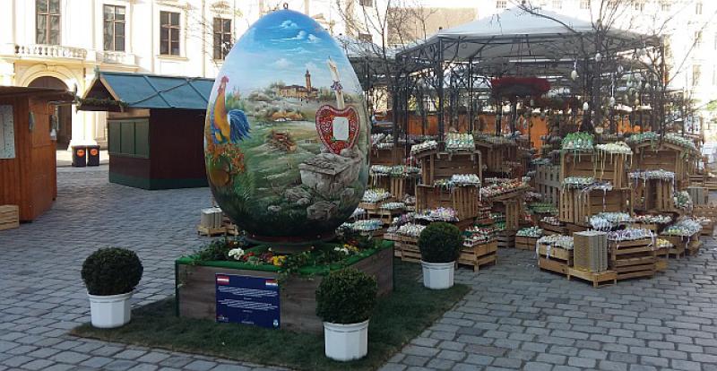 (FOTOGALERIJA) HRVATSKA 'PISANICA OD SRCA' I ove godine oduševljava Bečane i mnogobrojne turiste