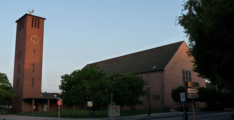 PANIKA MEĐU HRVATIMA U ESSENU Petstotinjak vjernika pobjeglo iz crkve pred Arapinom