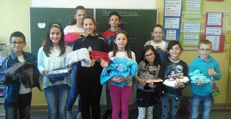 LJUDSKA DOBROTA NEMA GRANICA Hrvati iz iseljeništva potrebitoj djeci u Kupljenovu izmamili osmijeh na lice, oni im iskreno i od srca zahvalili