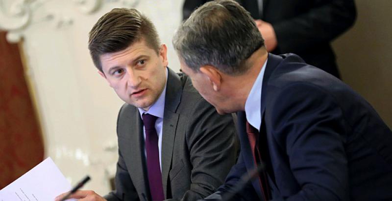 PADA VLADA? Petrov na izvanrednoj presici poručio: 'Plenković mora odlučiti ruši li HDZ svoju vladu drugi put u godinu dana'
