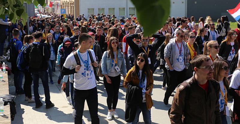 SUSRET KATOLIČKE MLADEŽI U VUKOVARU Među 23 tisuće mladih i velik broj Hrvata iz iseljeništva