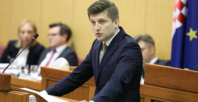 'ZAŠTO NISTE TRAŽILI DA TODORIĆ ZALOŽI SVOJ DVORAC ZA KREDIT?' 'Da provedem mjesece u Saboru neke neću uvjeriti u ništa'