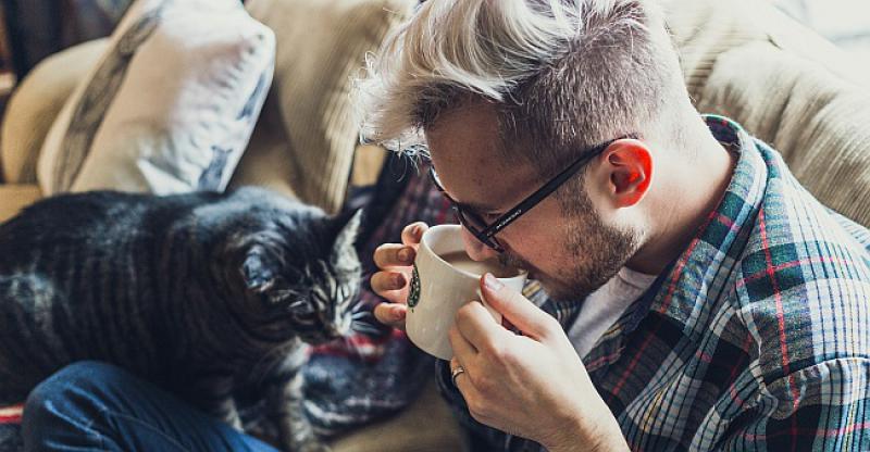 HRVATI NAJDUŽE U EU ŽIVE S RODITELJIMA Šveđani odlaze s 19, a mi u četvrtom desetljeću života