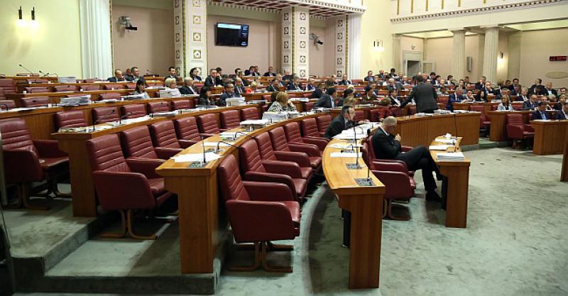 POGLED IZ ISELJENIŠTVA Čitam da bi svi političari trebali pakovati kufere i pobjeći u inozemstvo...