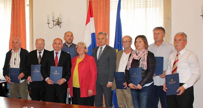 SPORAZUM HRVATA SJEVEROZAPADNE BOSNE Osam udruga potpisalo je suradnju na najvažnijim neriješenim pitanjima