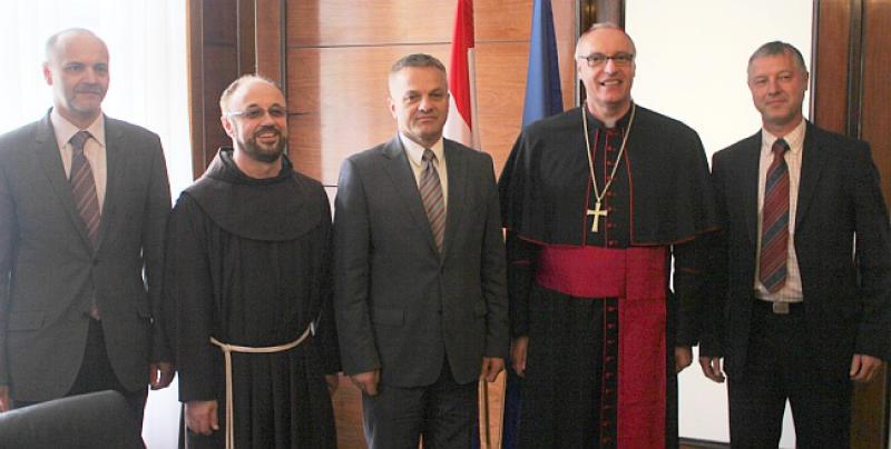 TRODNEVNO HODOČAŠĆE GRADIŠĆANSKIH HRVATA U ZAGREBU U katedrali misa na gradišćanskom hrvatskom, dolazi i premijer