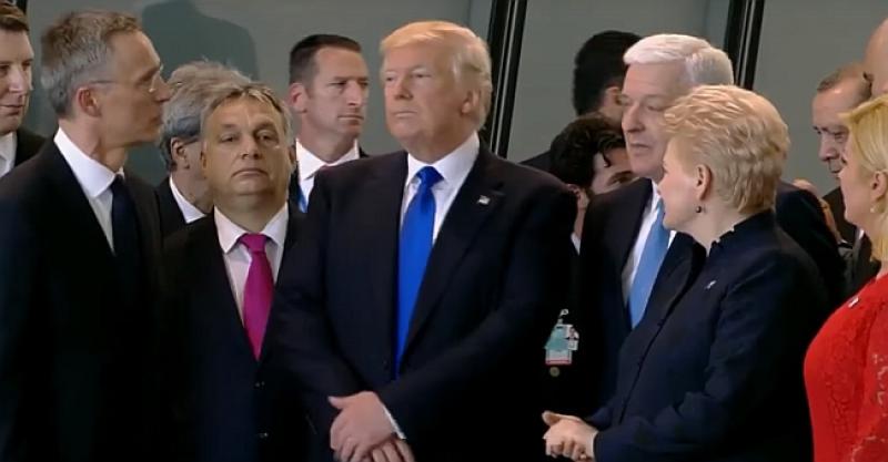 (VIDEO) MAKNI MI SE S PUTA Trump pred hrvatskom predsjednicom odgurnuo Crnogorca