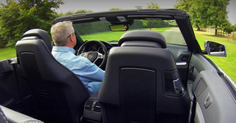 Mujo se obogatio u inozemstvu pa je došao u rodno mjesto držati govor djeci...