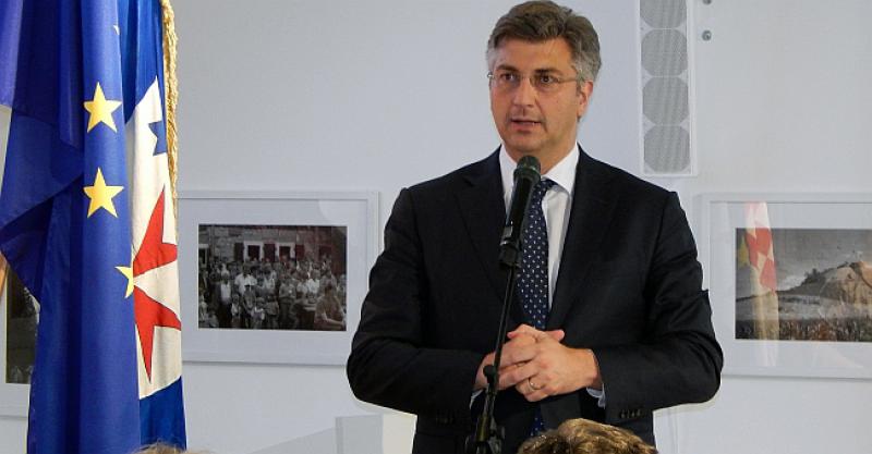 HRVATSKA MIJENJA POLOVICU DIPLOMATA Otvaraju se konzulati u Vitezu i Livnu